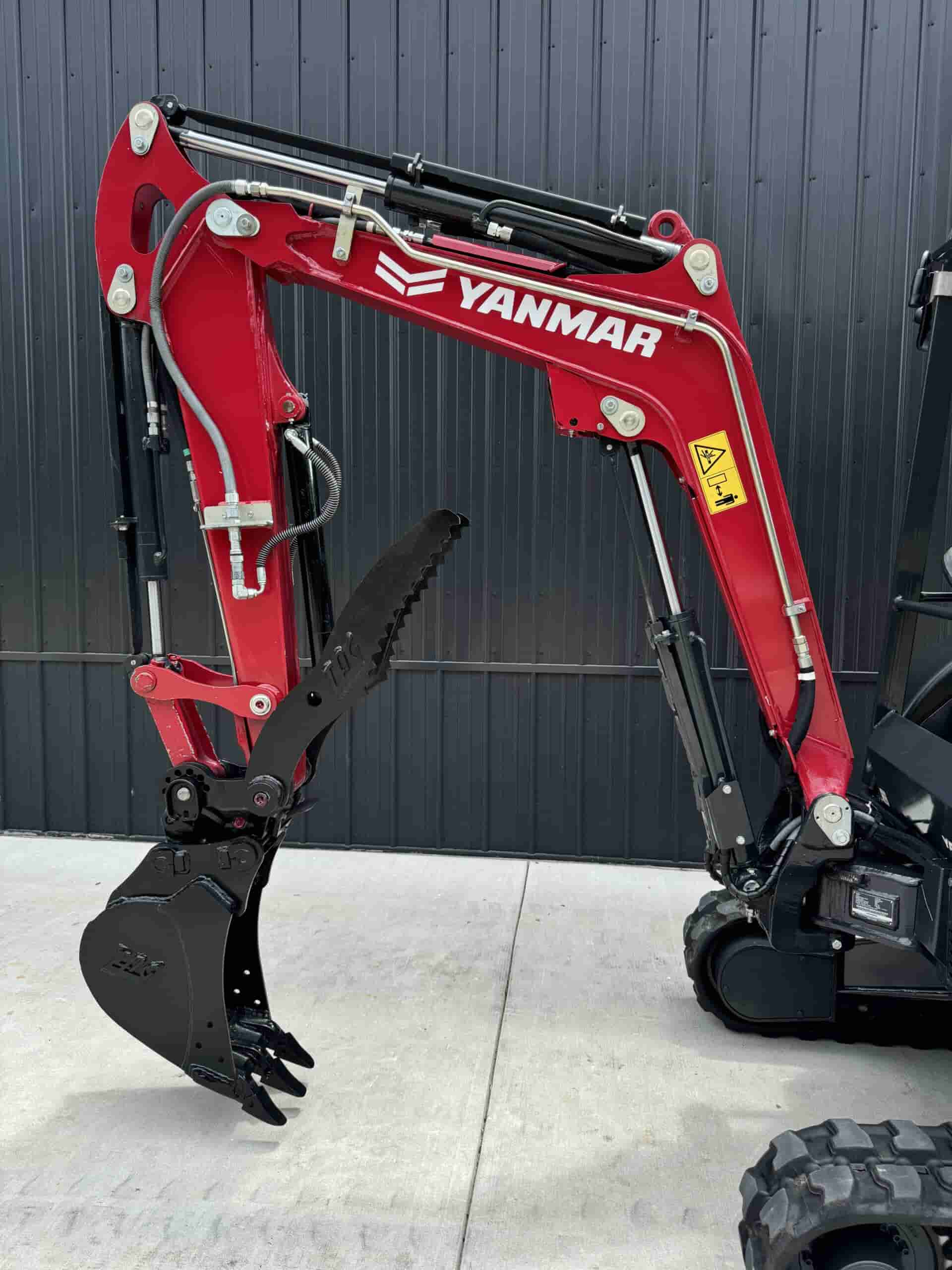 2022 YANMAR VIO25
